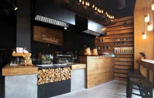 飲食店内装工事の打ち合わせと施工中の店舗内観イメージ